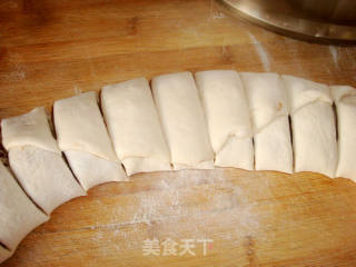 红糖花卷的做法步骤：2