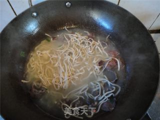 青菜牛肉面的做法步骤：2