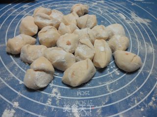 西红柿鸡蛋饺的做法步骤：2