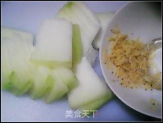 虾皮鱼丸冬瓜汤的做法步骤：2