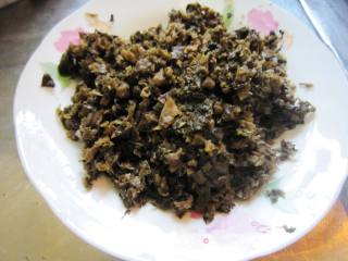 酥香芽菜饼的做法步骤：2