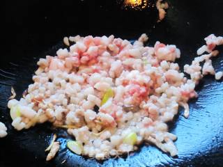 酥香芽菜饼的做法步骤：2