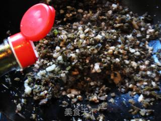 酥香芽菜饼的做法步骤：2