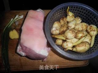 茨菇蹄髈肉的做法步骤：3