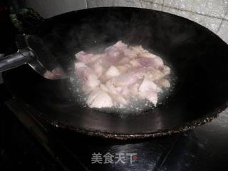 茨菇蹄髈肉的做法步骤：3
