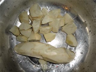 红薯玉米面稀饭的做法步骤：2