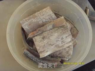 家常排骨炖刀鱼的做法步骤：3
