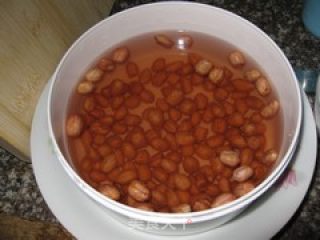 花生炖鸡脚的做法步骤：2
