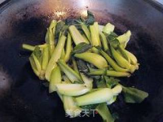 香菇炒青菜的做法步骤：2