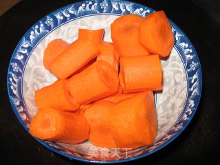 淮山茶树菇鸡汤的做法步骤：2