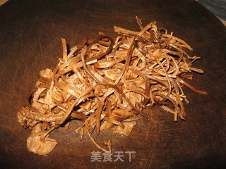淮山茶树菇鸡汤的做法步骤：2