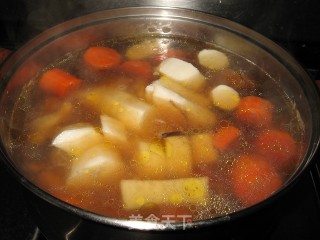 淮山茶树菇鸡汤的做法步骤：2