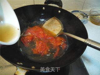 番茄紫菜牛骨蛋汤的做法步骤：2
