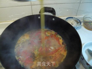 番茄紫菜牛骨蛋汤的做法步骤：2