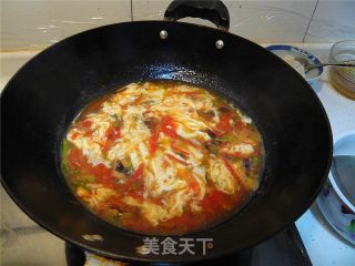 番茄紫菜牛骨蛋汤的做法步骤：2