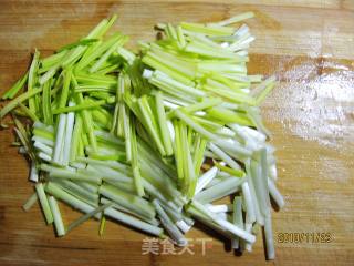 韭黄鸡丝的做法步骤：2