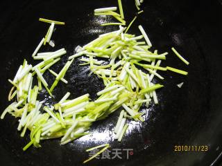 韭黄鸡丝的做法步骤：2
