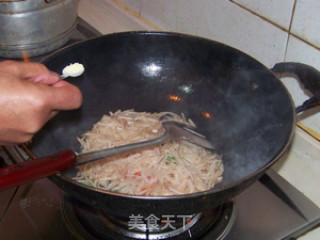 泡菜味酸辣萝卜丝的做法步骤：2