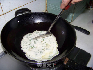 香菜鸡蛋淋饼的做法步骤：2