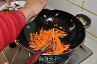 胡萝卜素炒香干的做法步骤：2