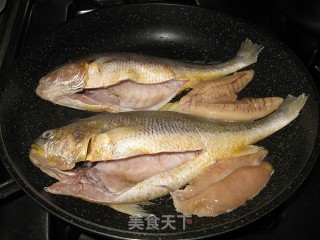 红烧黄花鱼的做法步骤：2