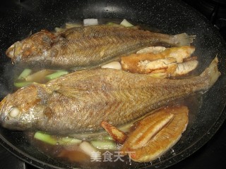 红烧黄花鱼的做法步骤：2