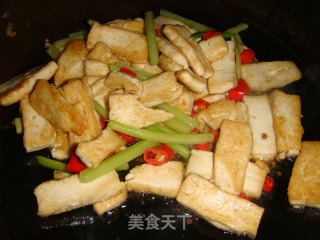 香芹白干的做法步骤：2