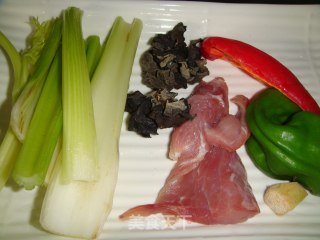 香芹肉丝的做法步骤：2