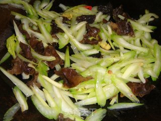 香芹肉丝的做法步骤：2
