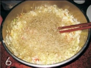 猪肉白菜馅包子的做法步骤：2