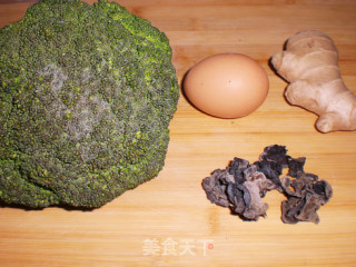 芥末西兰花拌蛋皮儿的做法步骤：2