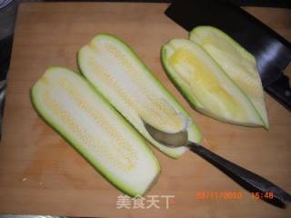老干妈炒西葫芦片的做法步骤：2