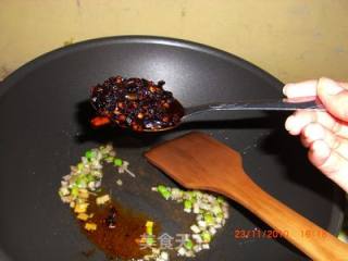 老干妈炒西葫芦片的做法步骤：2