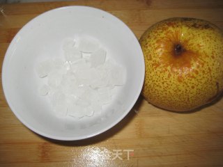 冰糖炖梨的做法步骤：2