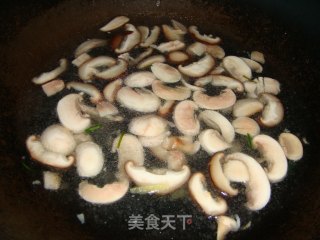 双菇蛋饺汤的做法步骤：2
