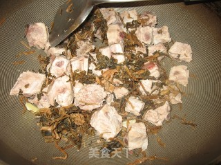 梅干菜烧排骨的做法步骤：2