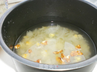 冰糖银耳核桃粥饭的做法步骤：2