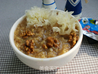 冰糖银耳核桃粥饭的做法步骤：2