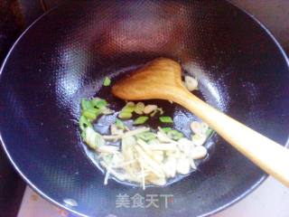 香辣粉皮炖蘑菇的做法步骤：2