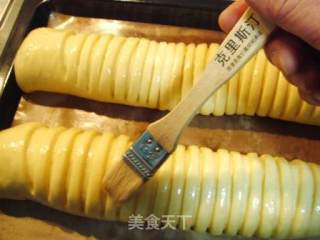 毛毛虫奶酪面包的做法步骤：2