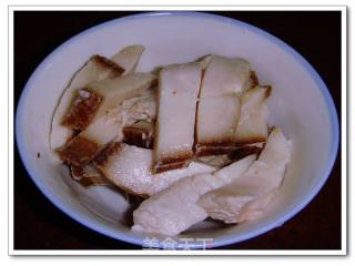 蒜苗炒腊肉的做法步骤：2