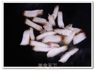 蒜苗炒腊肉的做法步骤：2