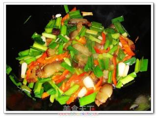 蒜苗炒腊肉的做法步骤：2