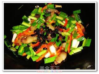 蒜苗炒腊肉的做法步骤：2