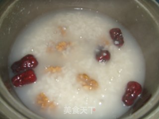 桂圆红枣稀饭的做法步骤：2