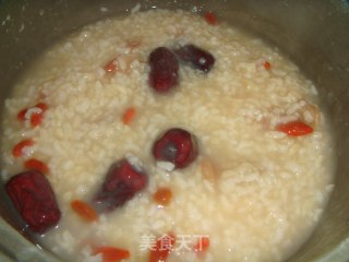 桂圆红枣稀饭的做法步骤：2