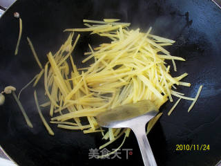 青椒土豆丝的做法步骤：2