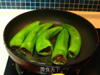 煎酿青椒的做法步骤：4