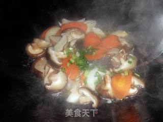 炒双菇的做法步骤：3