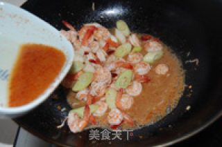 鱼香味的杏仁虾球的做法步骤：2